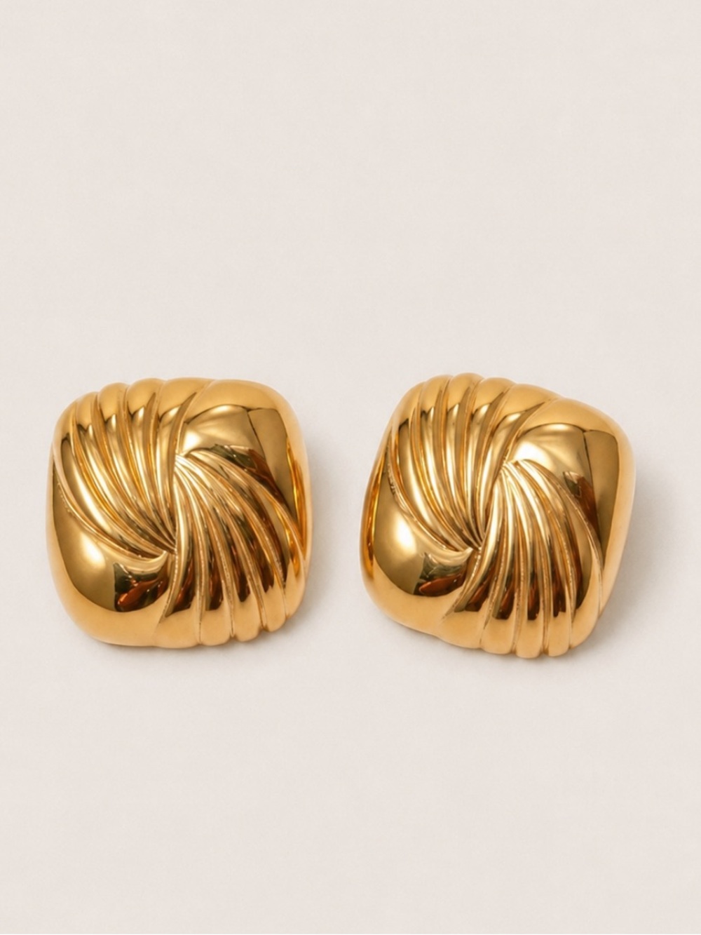 New! Preppy Classic Gold Square Post Earrings NWOT 1012